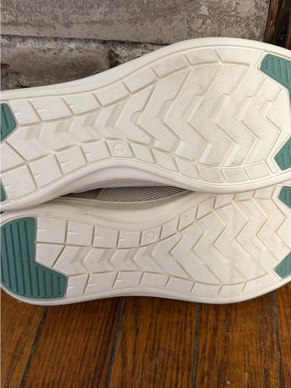 Hurley Cream Canvas Sneakers with Teal Accents - Picture 5 of 5